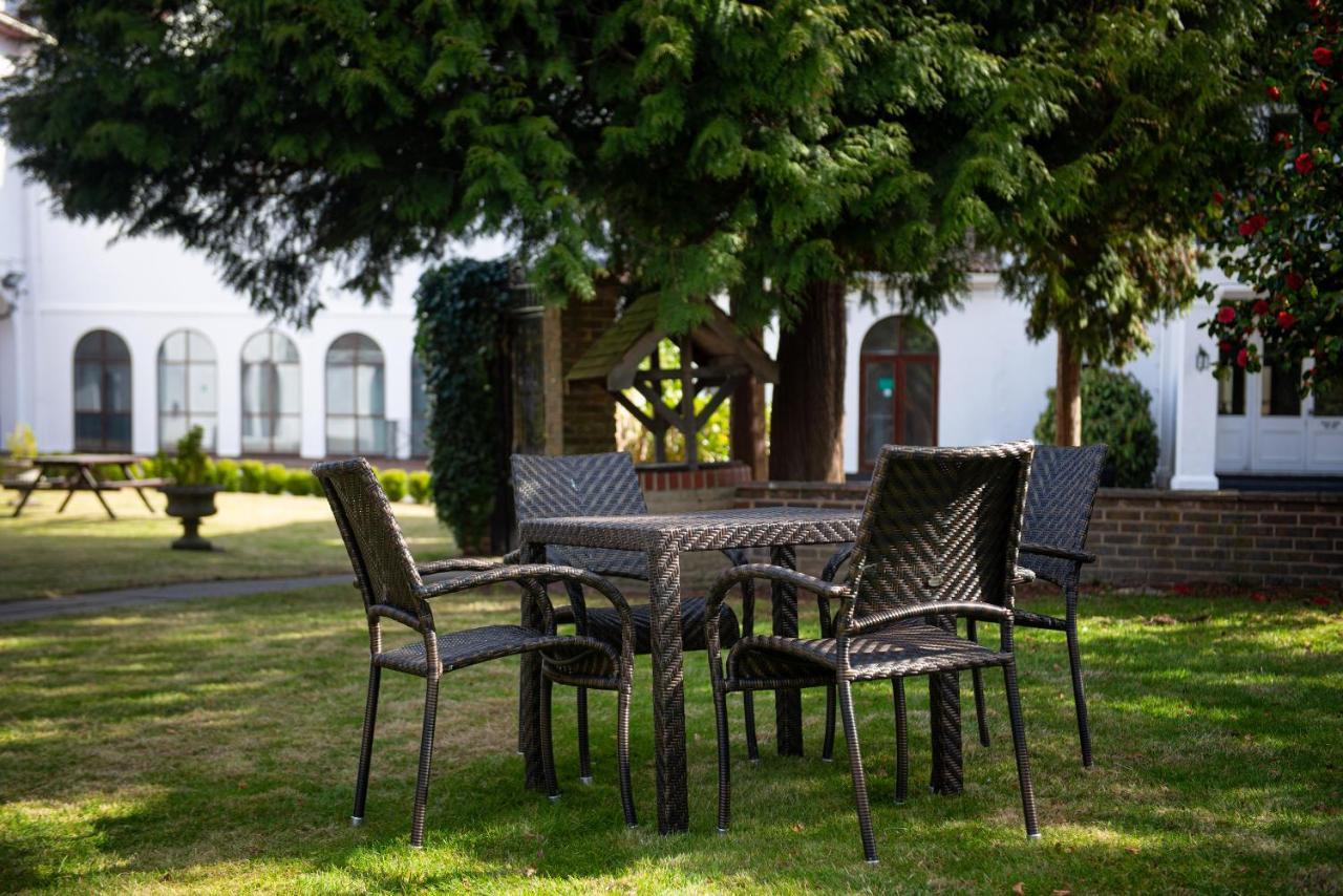 Copthorne Effingham Gatwick Hotel Екстер'єр фото