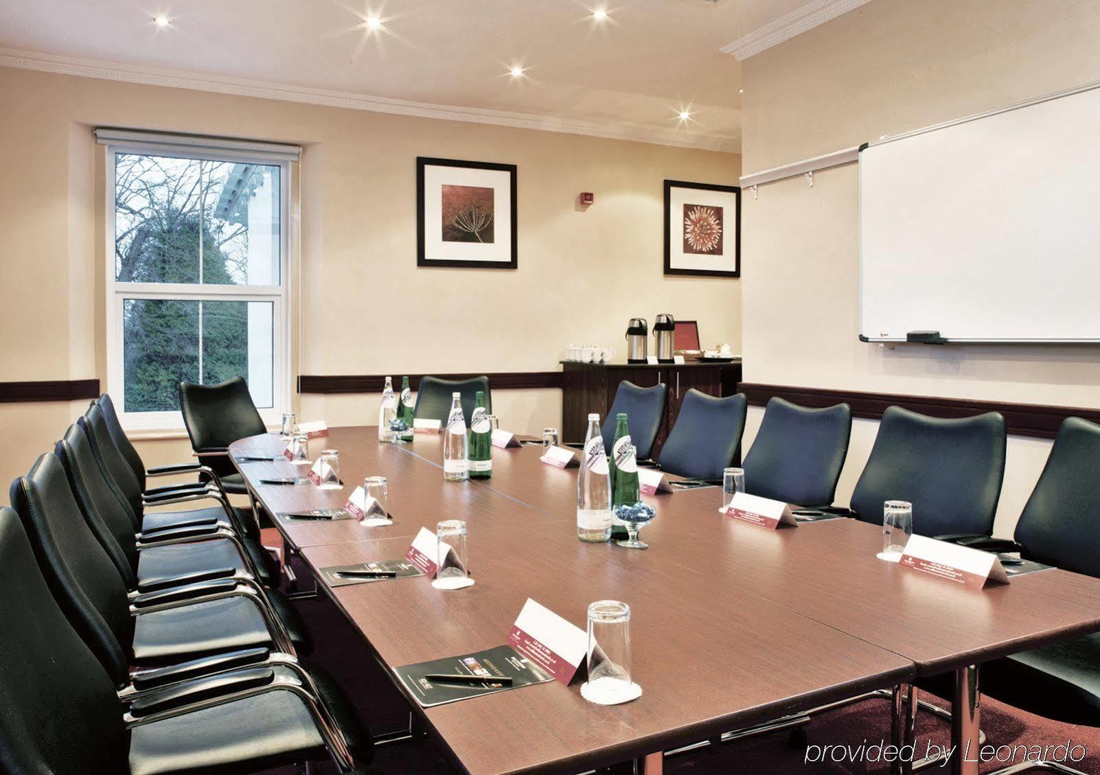 Copthorne Effingham Gatwick Hotel Бізнес фото