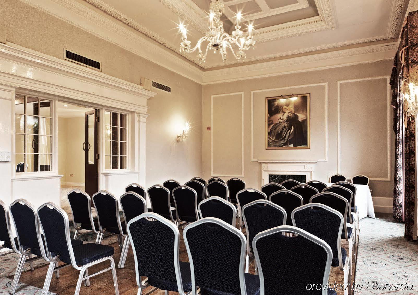 Copthorne Effingham Gatwick Hotel Бізнес фото
