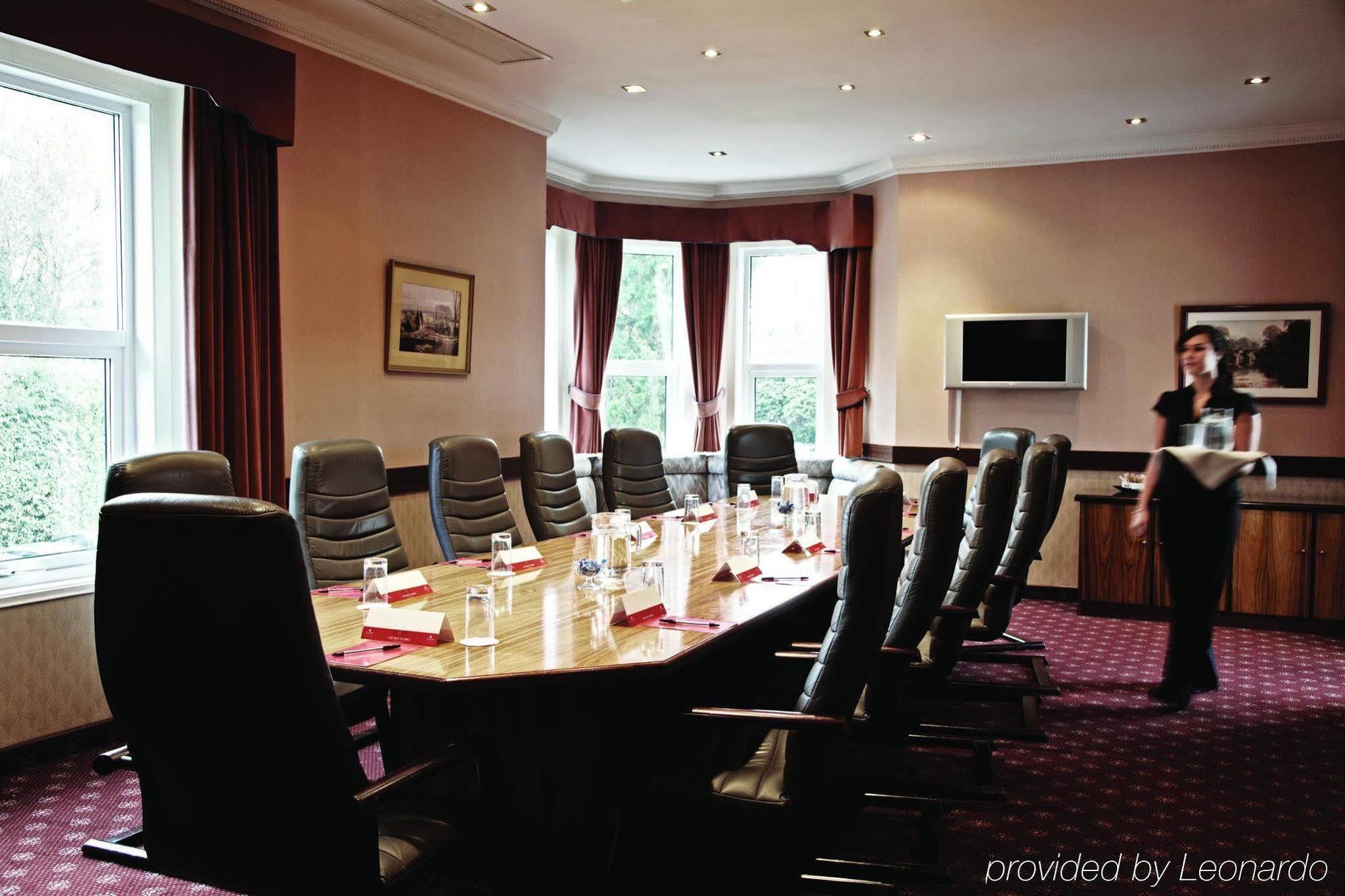 Copthorne Effingham Gatwick Hotel Бізнес фото