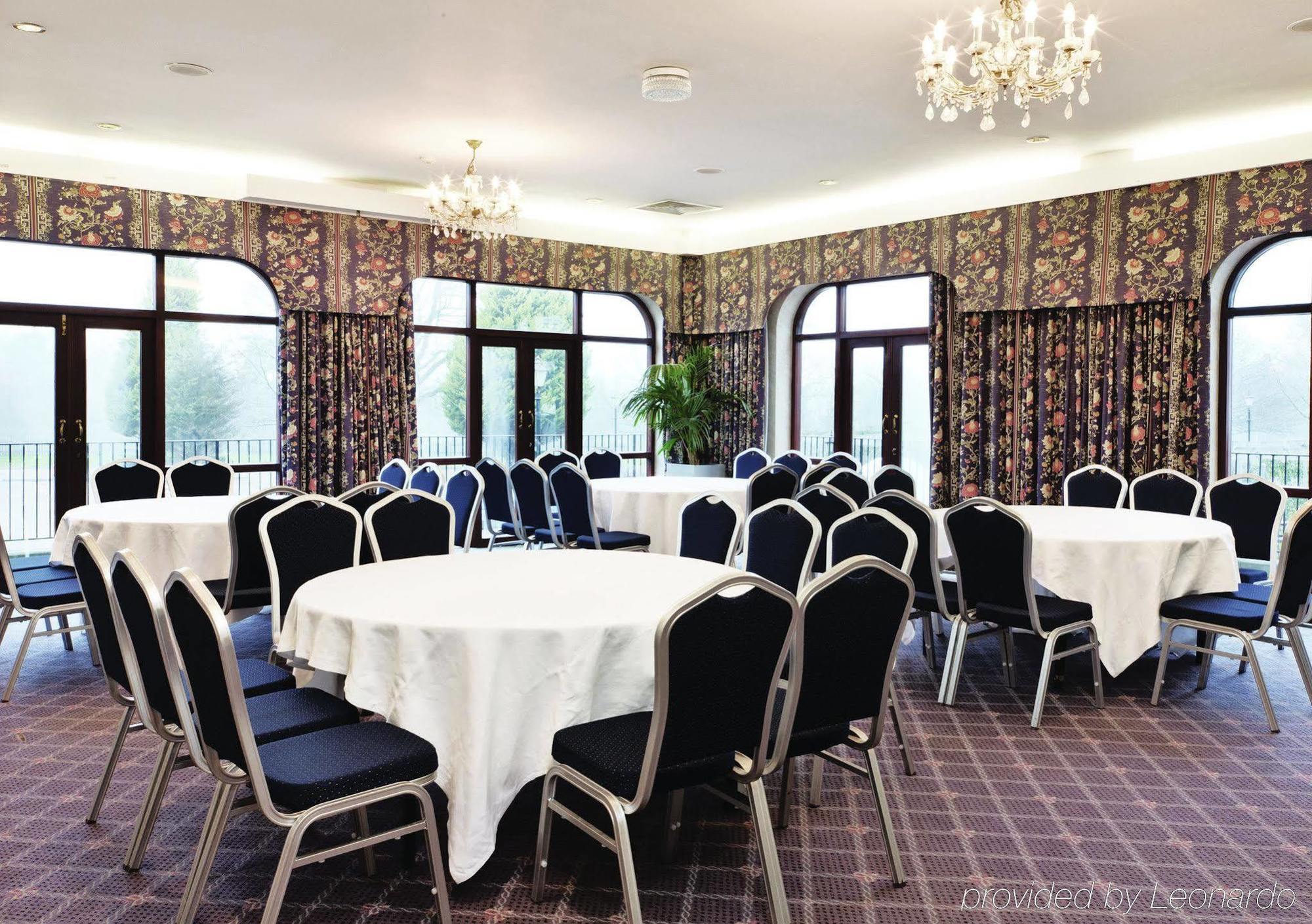 Copthorne Effingham Gatwick Hotel Бізнес фото